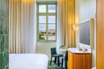 1 King Essential Danube View, at Kimpton BEM Budapest