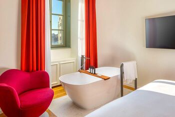 1 Bedroom Suite Danube View, at Kimpton BEM Budapest
