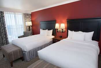 Business Class - 2 Double Beds - W / Fridge, at President Abraham Lincoln Springfield - a DoubleTree by Hilton Hotel