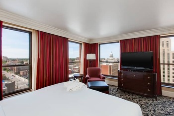 Chairmans King Suite - Capitol View, at President Abraham Lincoln Springfield - a DoubleTree by Hilton Hotel
