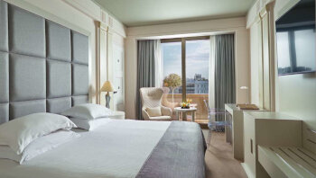 Deluxe Room Twin, at NJV Athens Plaza