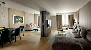 Presidential Suite 2 King, at NJV Athens Plaza