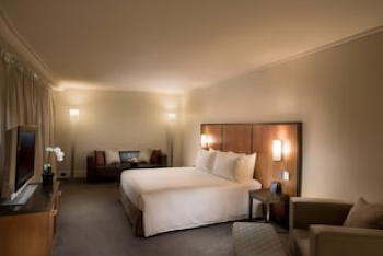 Hilton Premier Suite, King, at Hilton Cairns