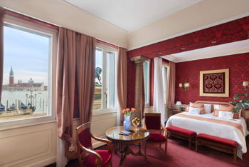 Junior Suite with Lagoon View, at Hotel Londra Palace