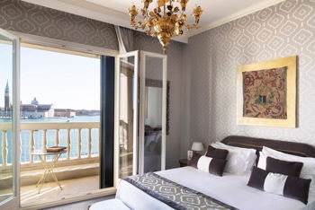 Junior Suite with Lagoon View with Terrace, at Hotel Londra Palace