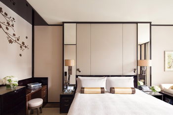 Deluxe Courtyard Room, 1 King, at The Peninsula Hong Kong