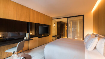 1 Queen Bed, at Hotel Sofia