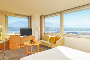 Junior Suite, 1 King Bed, Lake View, at InterContinental Geneva