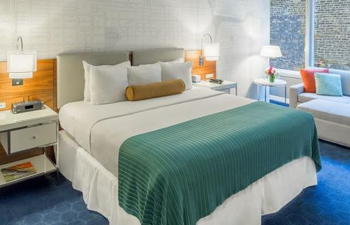 Deluxe King, at Kinzie Hotel