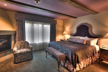 Guest House Room with Golf View - One King Bed, at Mirbeau Inn & Spa at The Pinehills
