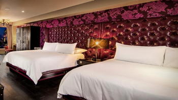 Classic Room, 2 Queens, at The Cromwell Las Vegas