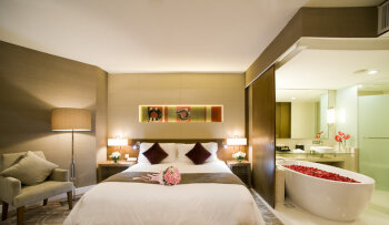 Deluxe Suite King, at Centara Grand at Central Plaza Ladprao