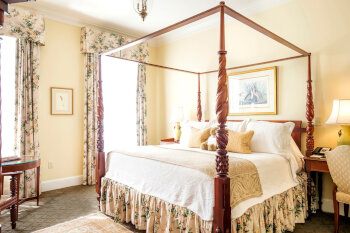 Piazza King, at Planters Inn