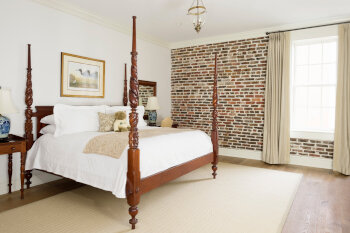 Garden Courtyard Suite, at Planters Inn