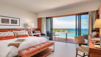 Deluxe Oceanfront - King, Guest room, 1 King, Oceanfront, Main Tower, Balcony, at Mauna Kea Beach Hotel