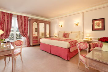 Rooms with Courtyard View: Prestige Room, at Hotel Regina Louvre