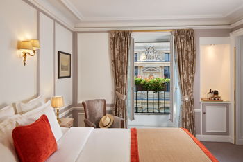 Rooms with Louvre View: Lourve Prestige Room, at Hotel Regina Louvre