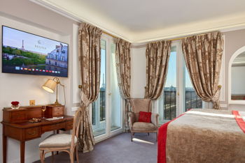 Suites with Eiffel Tower View: Junior Suite Eiffel Tower, at Hotel Regina Louvre