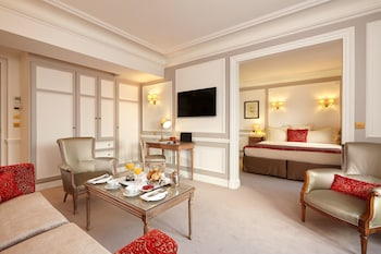 Suites with Courtyard View: Junior Suite, at Hotel Regina Louvre