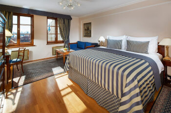 Grand Deluxe Room, Queen or two twins, at Golden Well Hotel
