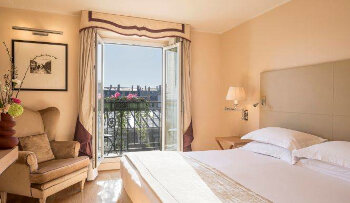 Deluxe with Balcony, at Castille Paris