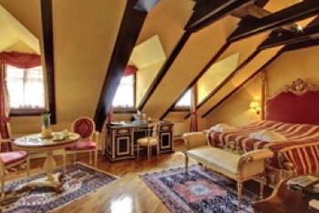 Family Room: 2 Bedroom Suite Queen and Twin Bedroom, at Alchymist Grand Hotel & Spa