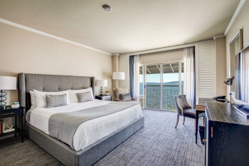 Lakefront Guestroom, 1 King, at Woodmark Hotel, Yacht Club & Spa