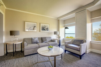 Kirkland Suite, 1 King, at Woodmark Hotel, Yacht Club & Spa
