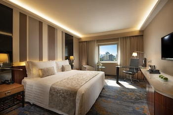 Superior Room, King Bed, at Kempinski Hotel Beijing Lufthansa Center