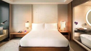 King Room Bay View, at Conrad Tokyo