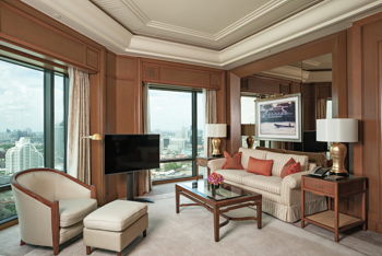 Deluxe Suite: 2 Twin Beds, at The Peninsula Bangkok