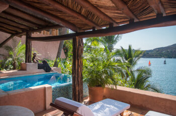 LCQC Oceanfront Master Pool Suite, at La Casa Que Canta