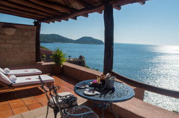 LCQC Oceanfront Terrace Suite, at La Casa Que Canta