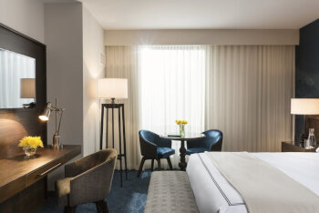 King, at Hotel Van Zandt