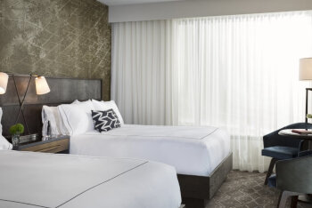 Queen/Queen, at Hotel Van Zandt