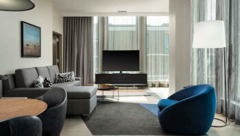 1 King Bed 1 Bedroom Suite Top Floor Smu View, at The Highland Dallas