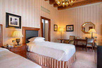 Twin Deluxe Room, at Hilton Molino Stucky Venice 