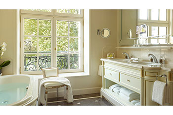 Deluxe Room 2 Twins, at Shangri-La Hotel Paris