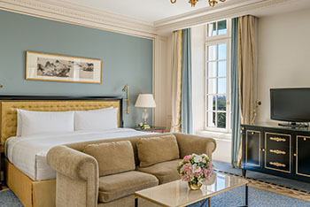 Eiffel View Room King, at Shangri-La Hotel Paris