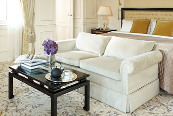 Deluxe Suite, at Shangri-La Hotel Paris