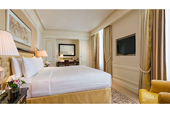 Junior Suite Paris View, at Shangri-La Hotel Paris
