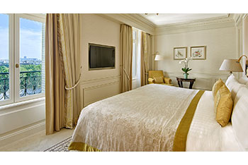 Junior Suite, at Shangri-La Hotel Paris