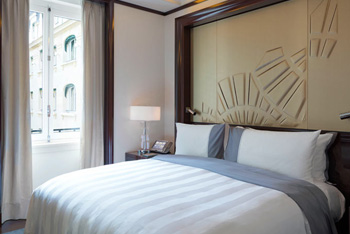 Deluxe Room: 2 Twin Beds, at The Peninsula Paris