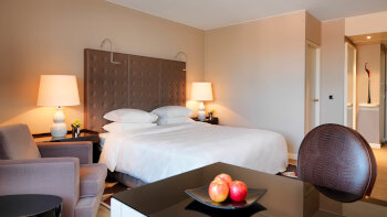 1 King Bed Club Access, at Hyatt Regency Cologne