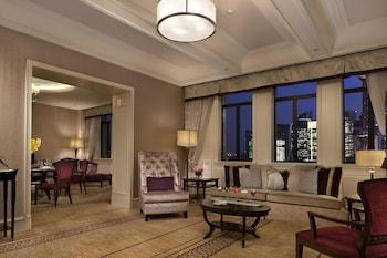 Signature Riverview Suite King, at Fairmont Peace Hotel