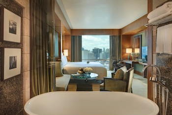 ADA Accessible Deluxe King, at Conrad Bangkok
