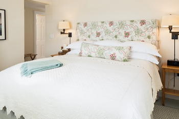 Cove View Deluxe, at Weekapaug Inn