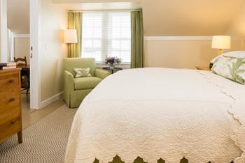 Pond View Suite, at Weekapaug Inn