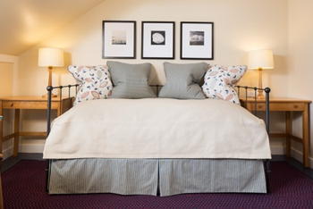Cove View Suite, at Weekapaug Inn