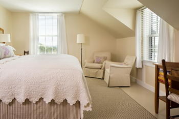 Green Heron Suite, at Weekapaug Inn